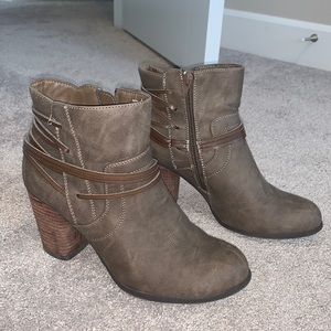 Brown/ taupe ankle boots